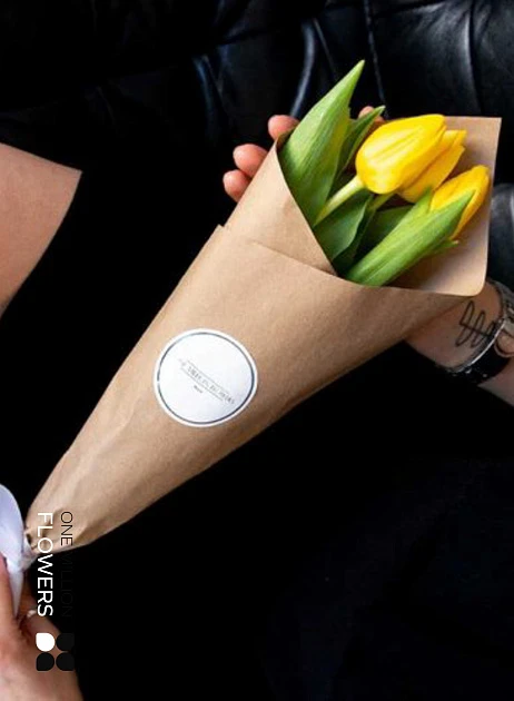 Букет из 3 тюльпанов "Еллоу Голд" (От 30 букетов)