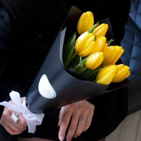 Букет из 9 тюльпанов "Еллоу" (От 15 букетов)