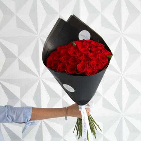 Букет из 35 "Рэд Наоми" Black - Розы 40 см.