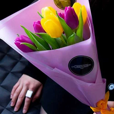 Букет из 7 тюльпанов "Барселона Микс" (От 20 букетов)